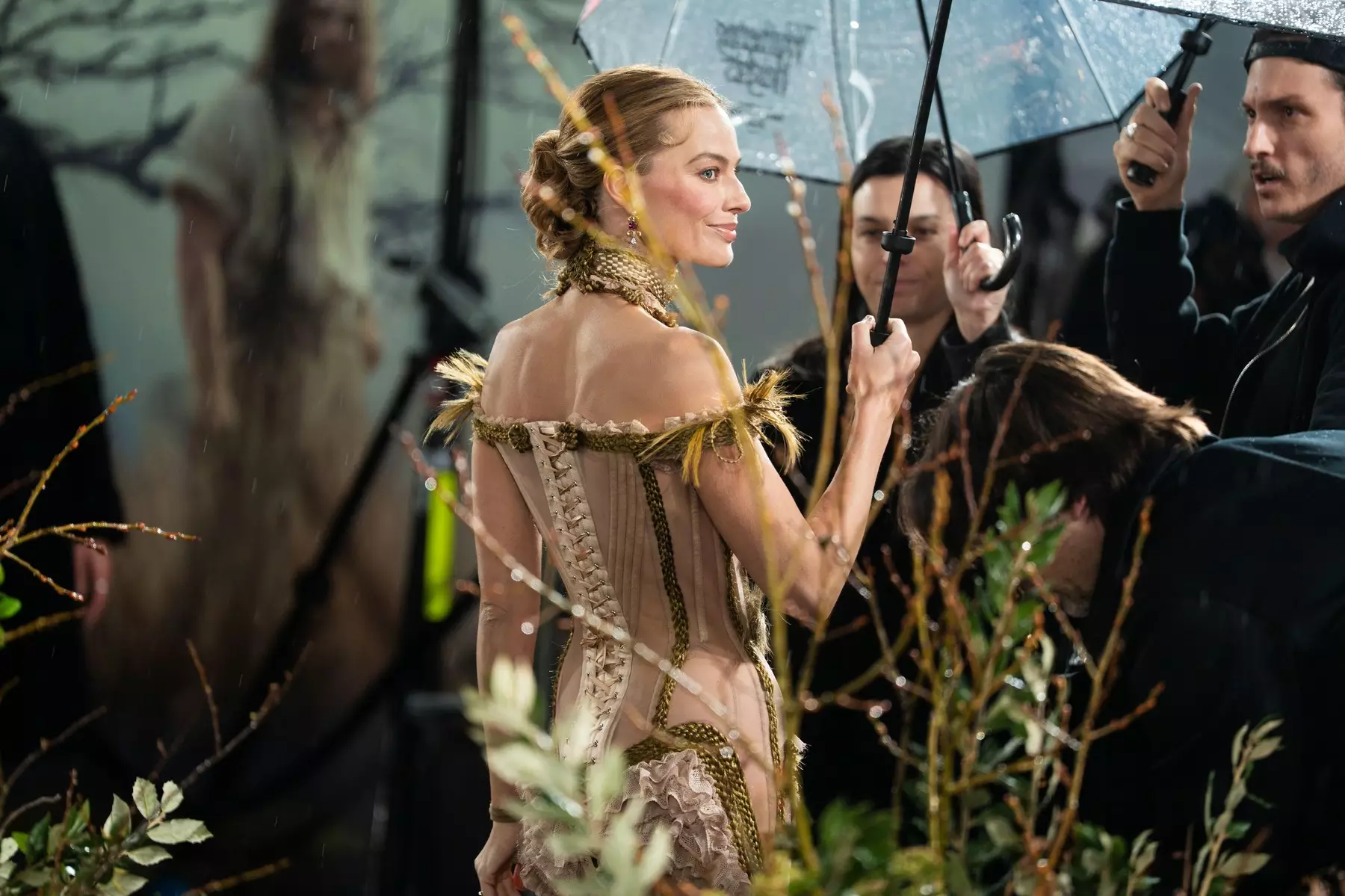 Margot Robbie, apariție îndrăzneață la premiera noului său film la Londra. Ținută inspirată din epoca victoriană. FOTO